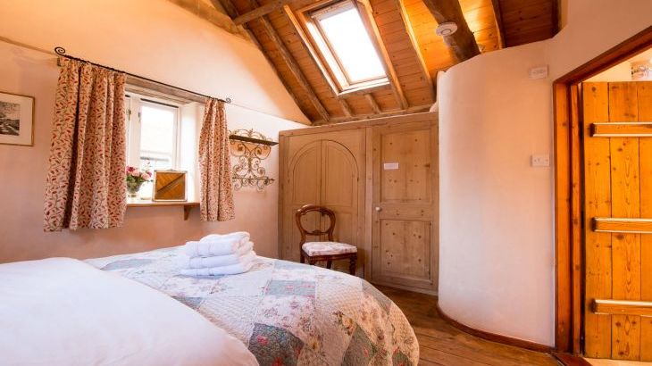 Snow Cottage, romantic bedroom