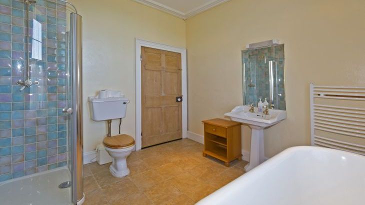 En suite to the master bathroom has dual access