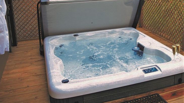 Lodges with private hot tubs in Essex