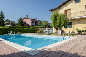 self-catering cottages with a swimming pool UK